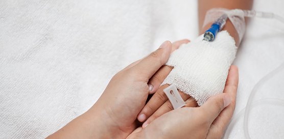 Kinder mit Leuk&auml;mie sind Herausforderung f&uuml;r die gesamte Familie (Foto: KID)