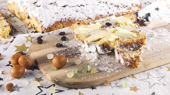 Weihnachtlicher Kartoffelstollen mit Marzipan_ (Foto: Kartoffel-Marketing GmbH.) Weihnachtlicher Kartoffelstollen mit Marzipan_ (Foto: Kartoffel-Marketing GmbH.)