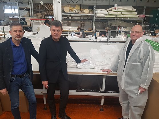 v.l.: Herr Hohlbein, Senior Sales Manager ergomed GmbH  Herr Szabo, Chairman ergomed GmbH  Herr Fuchs, Brand-Katastrophen- und Rettungsdienst LRA (Foto: Pressestelle Landratsamt Unstrut-Hainich-Kreis)