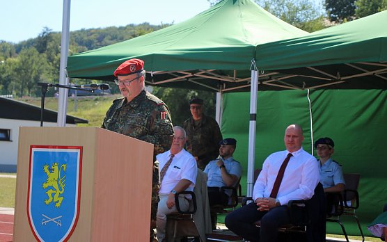 Bei Appell in Sondershausen Kommando &uuml;ber geben (Foto: Karl-Heinz Herrmann)