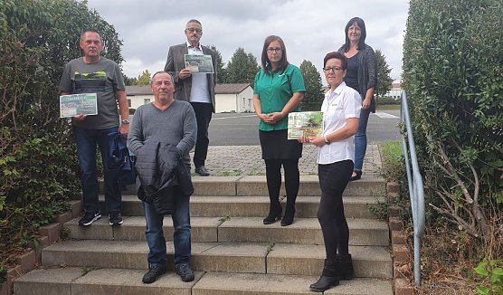 (M&auml;nner von vorn nach hinten) J&uuml;rgen Ludwig, Steffen Sch&auml;dlich und Harald Wiesemann  (Frauen von vorn nach hinten), Sylvia Hesse, Stefanie Hesse und Jessica D&ouml;ring (Mitarbeiterin Landratsamt) (Foto: Pressestelle Landratsamt Unstrut-Hainich-Kreis)