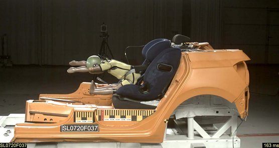 Crash Fehlbedienung Hosentr&auml;gergurt (Foto: &copy;ADAC/Ralph Wagner.)