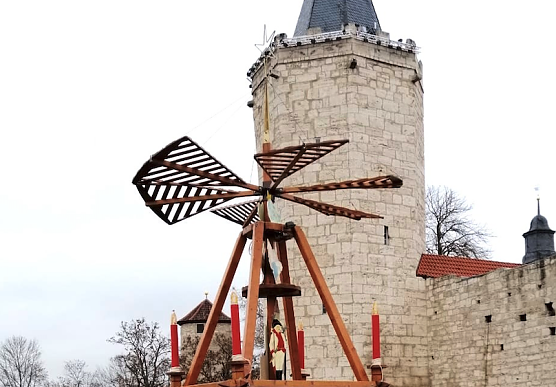 Rabenturm erstrahlt als Kerze (Foto: Stadtverwaltung Nordhausen) Rabenturm erstrahlt als Kerze (Foto: Stadtverwaltung Nordhausen)
