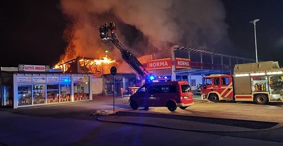 Feuerwehr gestern Abend in M&uuml;hlhausen im Einsatz (Foto: PI NDH)