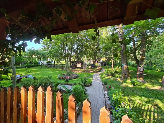 Im Sommer l&auml;dt das Gel&auml;nde des Streichelzoos zum Verweilen ein. (Foto: Mathias Daniel)