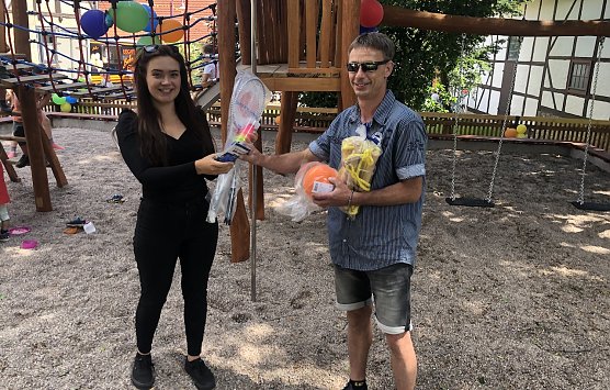 Spende vom Landkreis f&uuml;r den Spielplatz (Foto: K.Vogler)