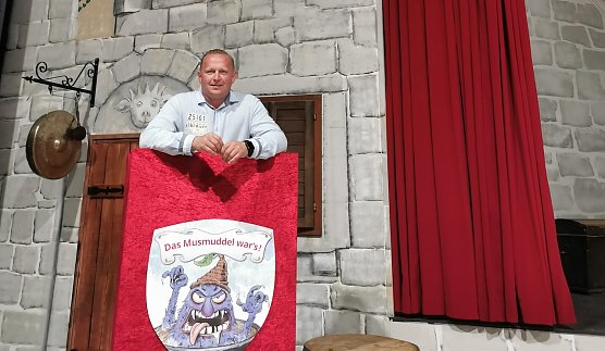 Gesch&auml;ftsf&uuml;hrer Roberto Raethel pr&auml;sentiert die Eventlocation M&uuml;hlhussia im Hotel Stadt M&uuml;hlhausen (Foto: Nancy Krug)