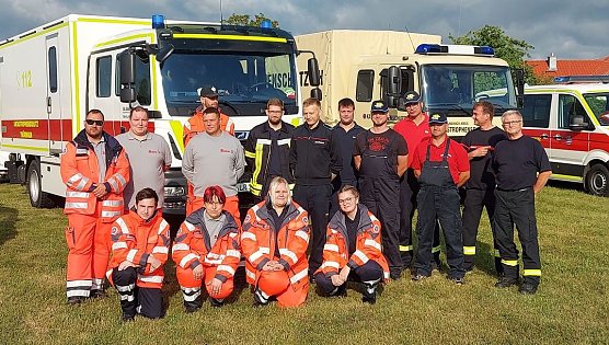 Helfer f&uuml;r das Katastrophengebiet (Foto: Landratsamt)