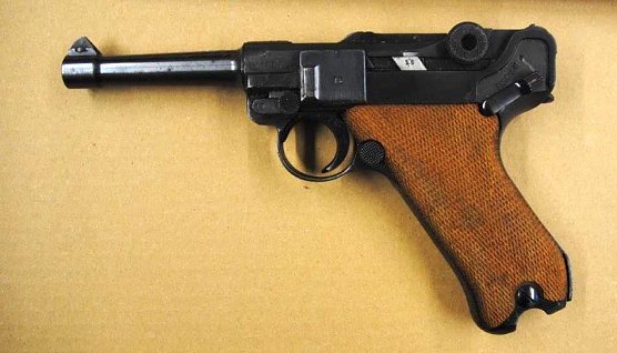 Die benutzte Waffe des inzwischen verhafteten Täters (Foto: Polizei Thüringen) Die benutzte Waffe des inzwischen verhafteten Täters (Foto: Polizei Thüringen)