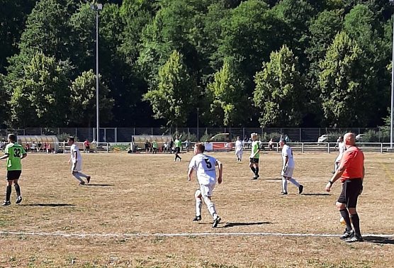 Abenteuerliche Platzverh&auml;ltnisse erwarteten die Spieler gestern in Suhl (Foto: B.Harbauer)