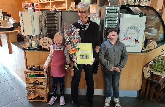 Freude im Forsthaus Thiemsburg &uuml;ber die Ehrung des Vereins (Foto: T.Benich)