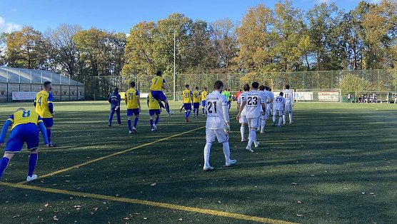 Dercv Einmarsch der Gladiatoren auf dem Kunstrasenplatz zu Eisenberg  (Foto: FSV Preu&szlig;en)