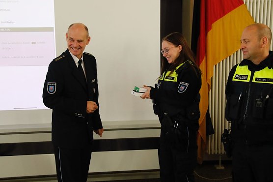 Polizeidirektor Matthias Bollenbach bei der Übergabe der ersten Geräte (Foto: agl) Polizeidirektor Matthias Bollenbach bei der Übergabe der ersten Geräte (Foto: agl)