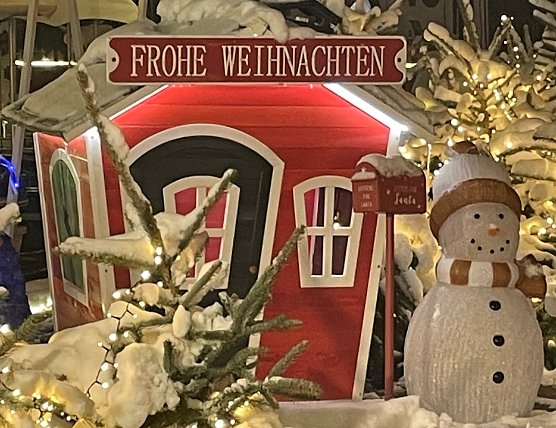 "Frohe Weihnachten" vom Erfurter Weihnachtsmarkt (Foto: Tim Sch&auml;fer)
