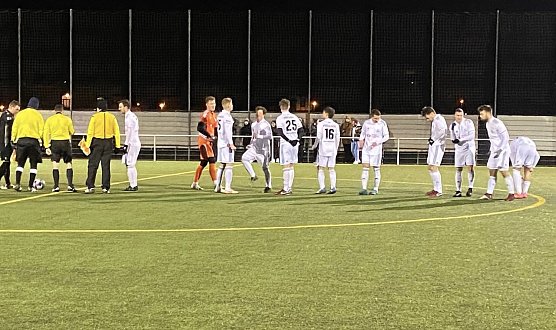 Testspiel auf dem Kunstrasenplatz gestern Abend (Foto: FSV Preu&szlig;en)