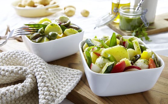 Mediterraner Kartoffelsalat: Frisch, al dente und so lecker. Die Kurzreise nach Italien f&uuml;r den Gaumen (Foto: die-kartoffel.de/ LV R-W/ J&ouml;rn Sunderbrink)
