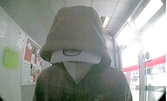 Foto des Gesuchten von der &Uuml;berwachungskamera  (Foto: Polizei)