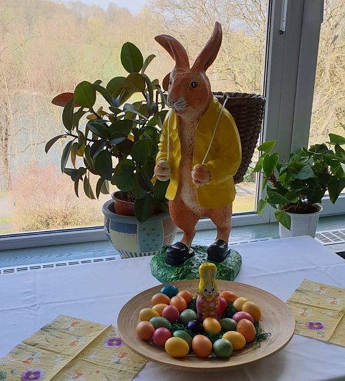 Geschmücktes Fenster zu Ostern (Foto: Rosalinde Frank) Geschmücktes Fenster zu Ostern (Foto: Rosalinde Frank)