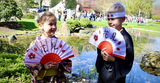 Sakura Frieda und Samurai Til haben f&uuml;r ein Jahr den F&auml;cher des Handelns &uuml;bernommen (Foto: emw)