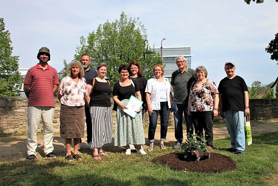 Die G&auml;stef&uuml;hrer in Bad Langensalza gedachten der verstorbenen Gisela M&uuml;nch mit einer Rose (Foto: Markus Fromm)