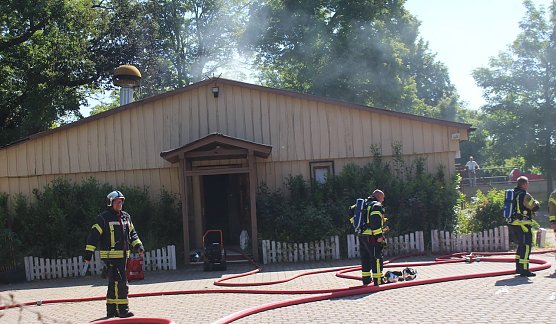 Feuerwehr l&ouml;schte schnell (Foto: Eva Maria Wiegand)