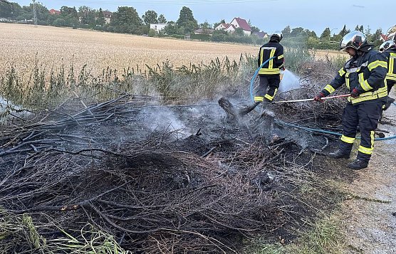 Brand in der M&uuml;hlh&auml;user Landstra&szlig;e (Foto: Feuerwehr Bad Langensalza)