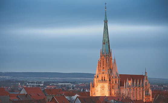 Die Marienkirche im Sonnenuntergang (Foto: Tino Sieland | M&uuml;hlh&auml;user Museen)