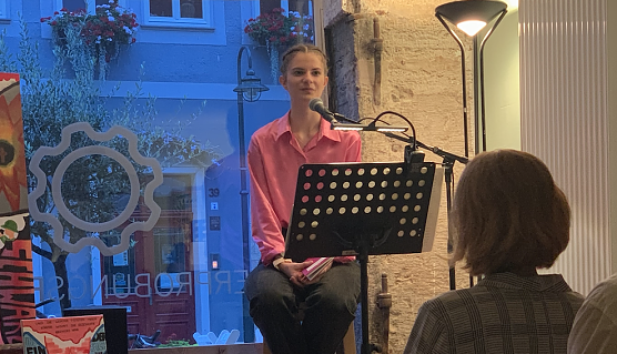 Nicht nur Sch&uuml;lerin sondern nun auch Autorin: Angelina Pawlik (Foto: Privat)