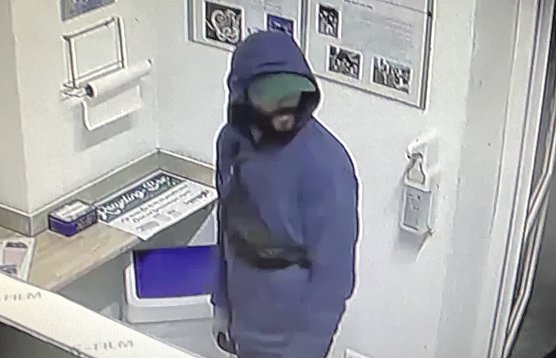 T&auml;ter in der Milchanlage in K&ouml;rner. Wer erkennt sie? (Foto: Polizei)