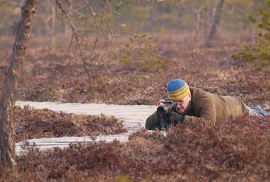 Der Fotograf Jürgen Holzhausen bei seinen täglichen Aktivitäten (Foto: Iris Holzhausen) Der Fotograf Jürgen Holzhausen bei seinen täglichen Aktivitäten (Foto: Iris Holzhausen)