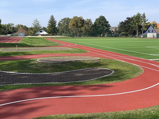 Die Außenanlage an der Salza-Halle sind bereit genutzt zu werden (Foto: Landratsamt UHK) Die Außenanlage an der Salza-Halle sind bereit genutzt zu werden (Foto: Landratsamt UHK)