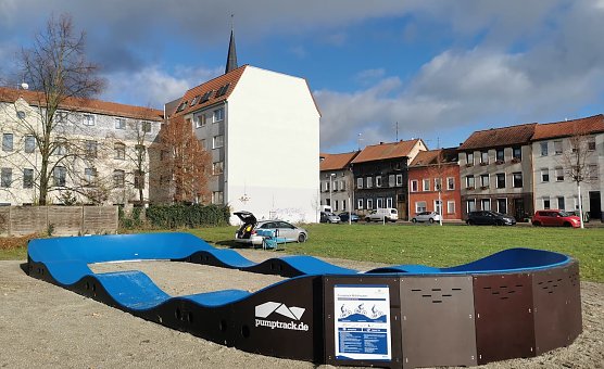 Die mobile Pumptrackanlage nach der Fertigstellung (Foto: Stadtverwaltung Mühlhausen) Die mobile Pumptrackanlage nach der Fertigstellung (Foto: Stadtverwaltung Mühlhausen)