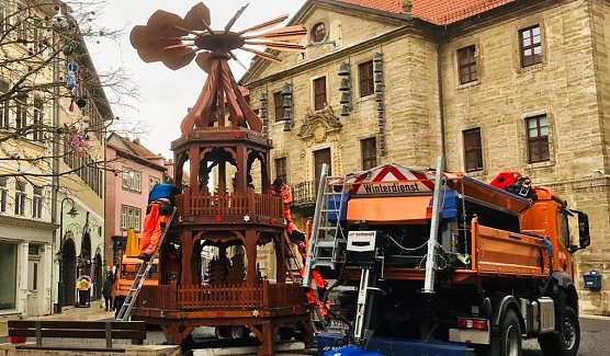 Die Vorbereitungen f&uuml;r eine stimmungsvolle Weihnachtszeit sind in der Innenstadt in vollem Gange (Foto: emw)