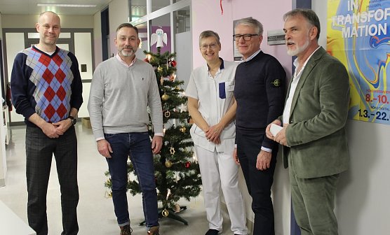 Danksagung im Hufeland Klinikum in Bad Langensalza: Michael Puderbach, Matthias Reinz, Schwester Petra aus der Radiologie, Jens Kopp und Harald Zanker (v.l.n.r.) (Foto: Eva Maria Wiegand)