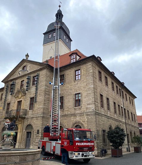 Reinigung der Rathauskamera heute Nachmittag (Foto: emw)