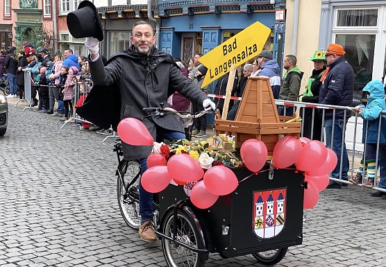 Führt weiterhin die Umzüge an: der alte und neue Bürgermeister Matthias Reinz (Foto: uhz Archiv) Führt weiterhin die Umzüge an: der alte und neue Bürgermeister Matthias Reinz (Foto: uhz Archiv)