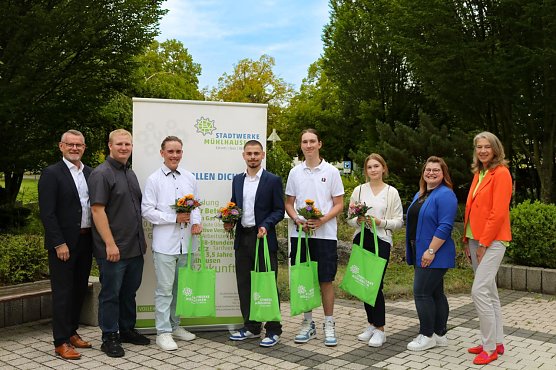Willkommen im Berufsleben - die Stadtwerke M&uuml;hlhausen begr&uuml;&szlig;en ihre neuen Auszubildenden (Foto: Stadt M&uuml;hlhausen)