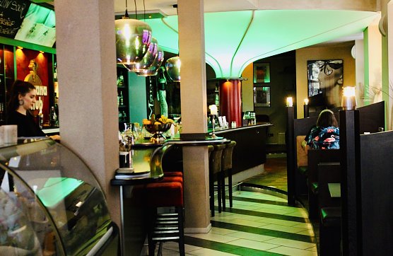 Nicht wie gewohnt an der stilvollen Bar an der Marktkirche, sondern im KKZ werde am Samstag die Drinks gemixt  (Foto: Eva Maria Wiegand )