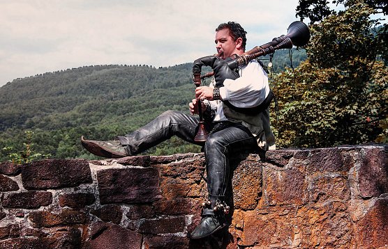 Burgherr Kai Prengel auf der Burg Hohnstein (Foto: Prengel Gastronomie & Handels GmbH) Burgherr Kai Prengel auf der Burg Hohnstein (Foto: Prengel Gastronomie & Handels GmbH)