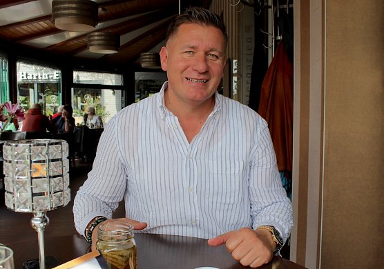 Toni Hyseni blickt stolz und dankbar auf zehn Jahre "Harth-Haus" zurück (Foto: Eva Maria Wiegand) Toni Hyseni blickt stolz und dankbar auf zehn Jahre "Harth-Haus" zurück (Foto: Eva Maria Wiegand)