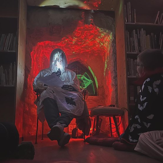 Spukgeschichten jagten den Besuchern kalte Schauer &uuml;ber den R&uuml;cken (Foto: J.Papke)