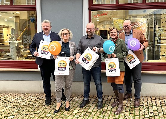 Christian B&ouml;duel, Peggy Schiller, Martin Braun, Anja Wurschi und Christian K&ouml;nig (v.l.n.r.) freuen sich auf "Heimat shoppen" am 1. Dezember  (Foto: oas)