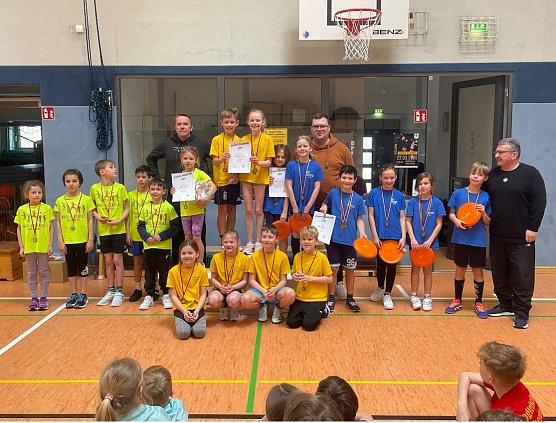 Die drei erfolgreichsten Grundschulen beim Wettbewerb "St&auml;rkster Grundsch&uuml;ler" (Foto: Hardy Krause)