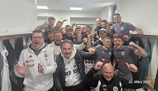 Jubelnde Preußen nach wichtigem Auswärtssieg in Geratal (Foto: FSV P) Jubelnde Preußen nach wichtigem Auswärtssieg in Geratal (Foto: FSV P)