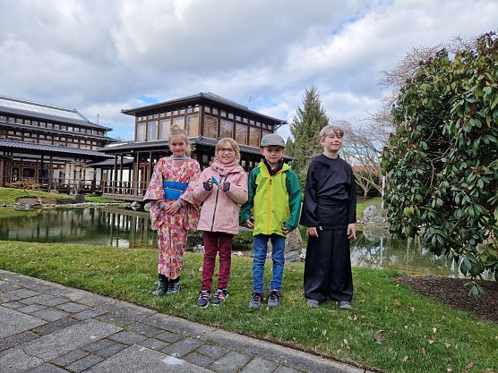 Die bisherigen und neuen Sakura und Samurai des Japanischen Gartens in Bad Langensalza (Foto: Anja Klement)