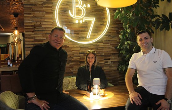 Toni Hyseni, Michelle Sommer und Dili Sadrija in ihrer neuen Bar B7 (Foto: oas)