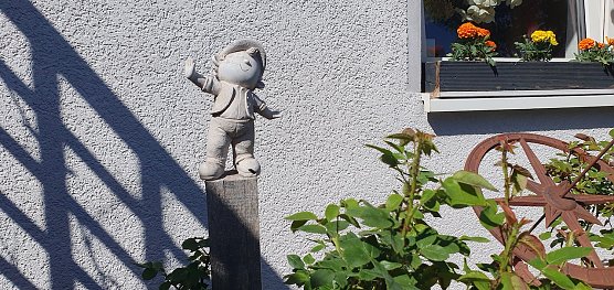 Vorgarten im Fr&uuml;hling (1) (Foto: H. Liesegang)