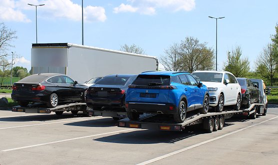 Dreifach Überladen (Foto: Autobahnpolizei) Dreifach Überladen (Foto: Autobahnpolizei)