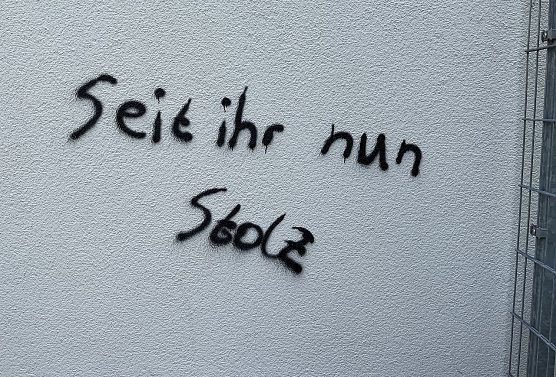 Schmiererei an der REWE-Kaufhalle (Foto: oas)