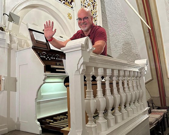 Christian Kropp an seiner Orgel in Mühlhausen (Foto: privat) Christian Kropp an seiner Orgel in Mühlhausen (Foto: privat)